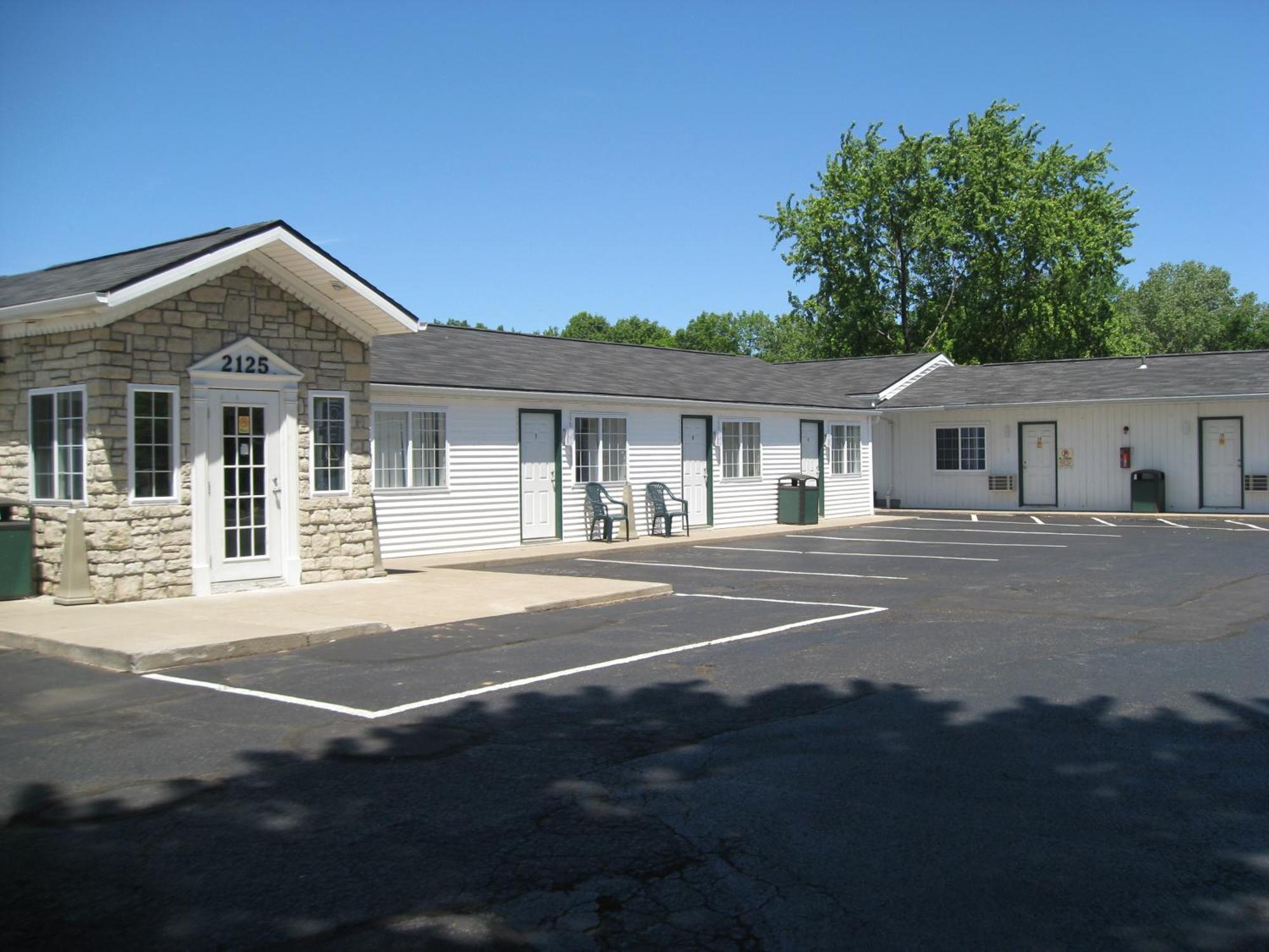 Relax Inn Webster Exterior photo