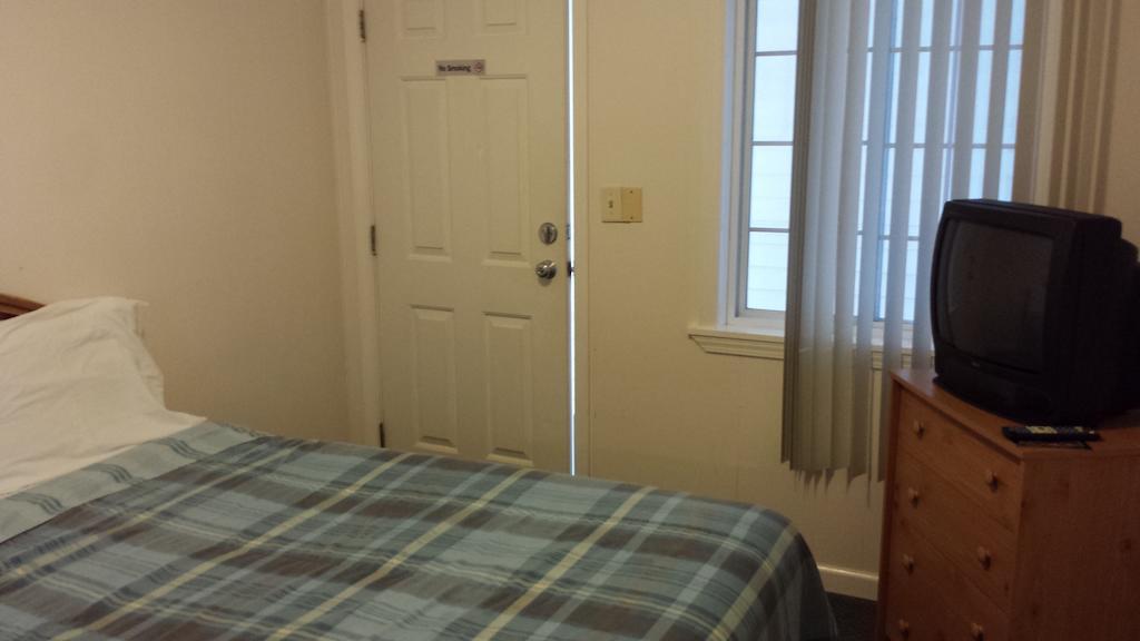 Relax Inn Webster Room photo